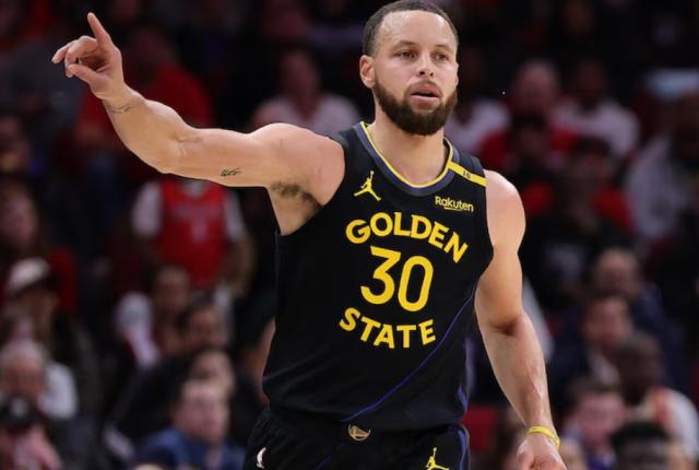 库里：开始更多考虑退役 不想像科比那样摆烂收尾